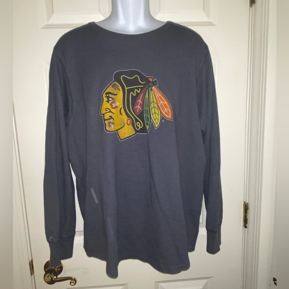 Mens vintage Retro Brand distressed Chicago Slackhawk sweatshirt.